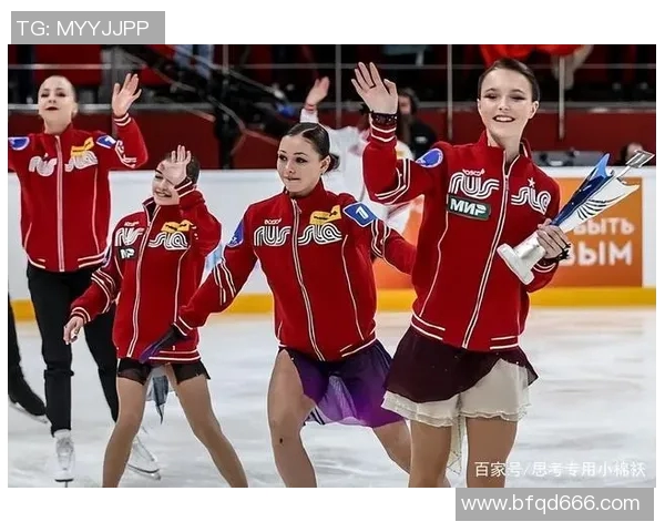 球员赛场求婚成功，观众掌声雷动